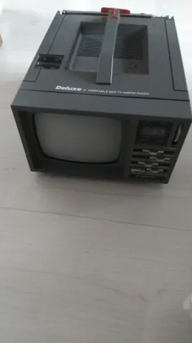 Televisão e rádio Portátil Deluxe 5 polegadas B/W com Rádio AM/FM