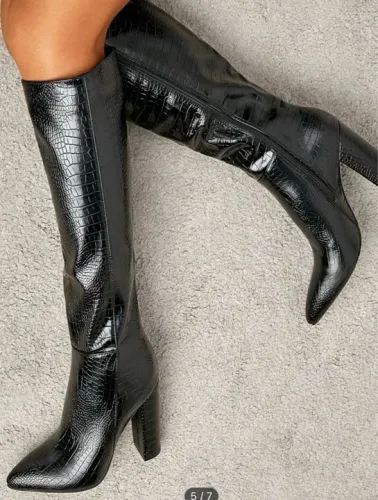 Bota belíssima cano alto 