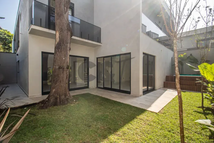 Casa Nova de Condomínio - 4 Dormitórios (Suítes) à Venda no Jardim Petrópolis - São Paulo/