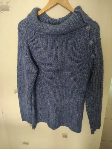 Cardigã tricô Tam G (46-48) 65,00<br>Altura 75cm<br>Largura 72cm<br>Manga longa <br>Gola role