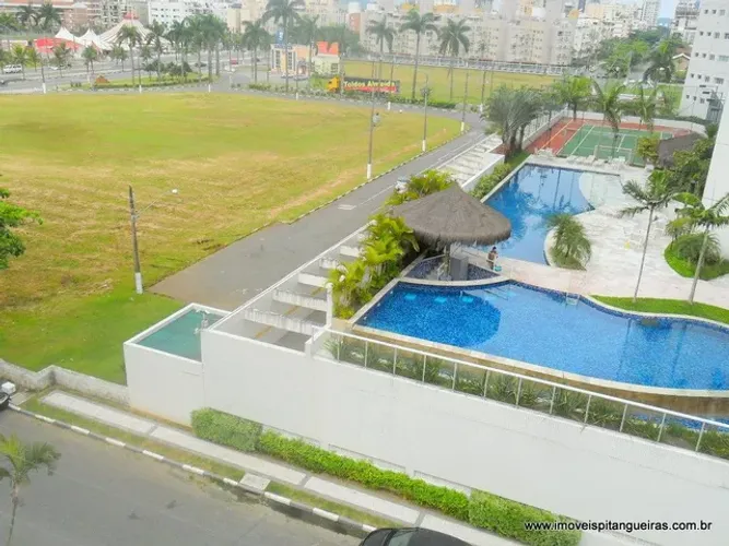 Cobertura com piscina e churrasqueira - 300 metros da praia - 01 vaga de garagem.