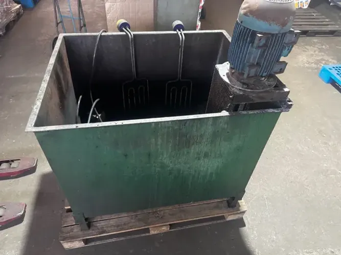Tanque de aço - 500 litros - com resistencia para aquecer e motor com elice