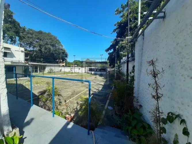 Jardim Botânico - Rua tradicional do bairro - Venda total - Terreno - Construções - Casarã