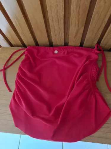 Saia de Praia Vermelha com Detalhes