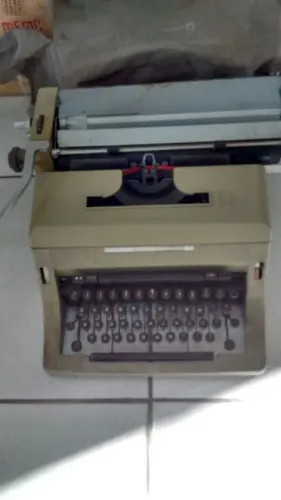 Máquina de escrever Oferta antiga Olivetti