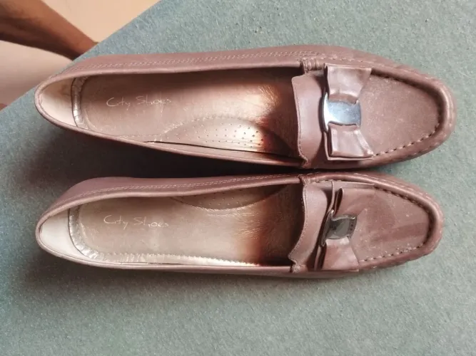 Sapatilha de salto pequeno da city shoes , super confortável barato usado 1 vez 