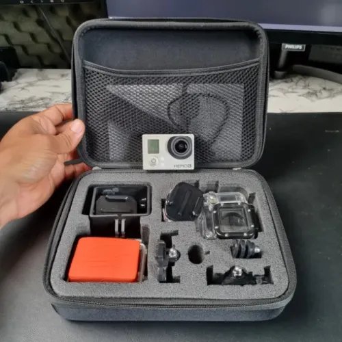 GoPro Hero 3 Black - 4K, Case à Prova d?Água + Acessórios