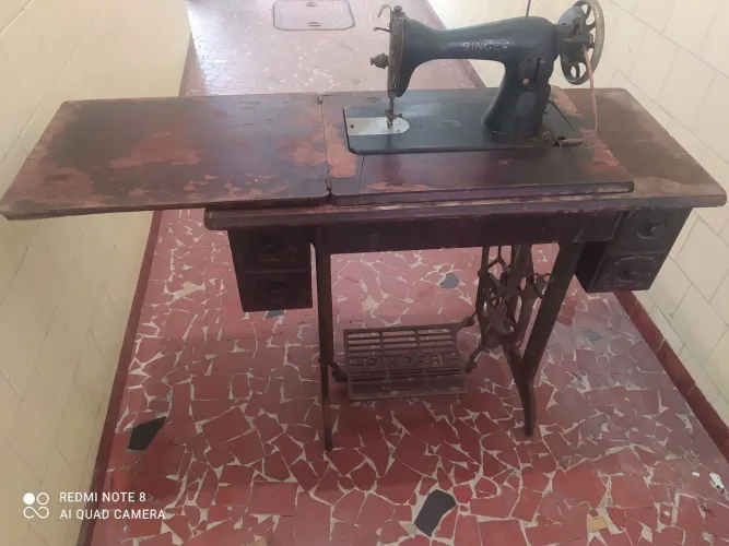Máquina de costura Singer antiga