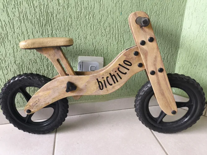 Bicicleta de equilíbrio de madeira infantil