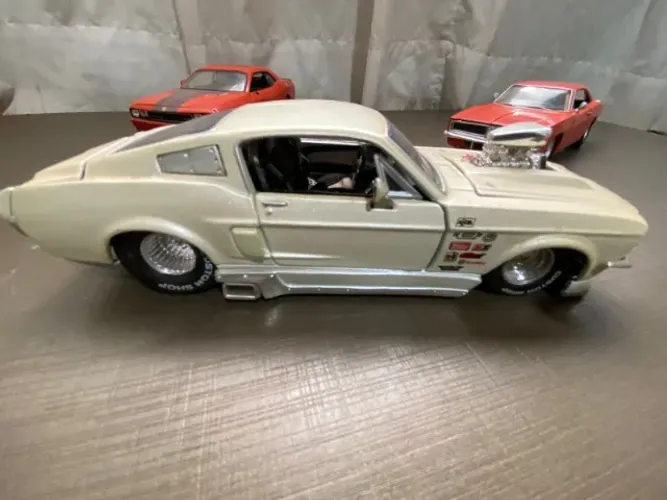 Ford Mustang GT1967 Drag Race