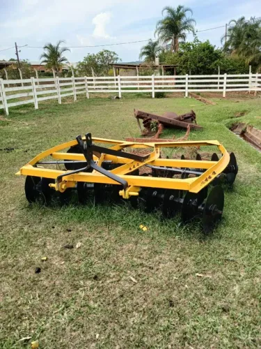 Grade niveladora 24 disco (muito nova)