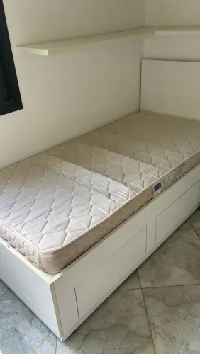 Cama solteiro com gavetas e colchão 