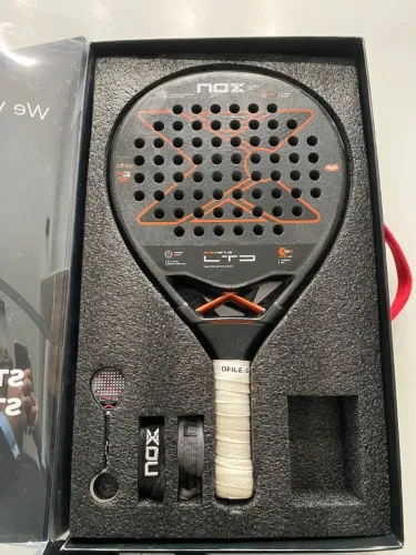 Raquete de Padel nox At10 ltd