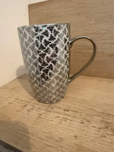 Caneca Decorativa com Design Elegante