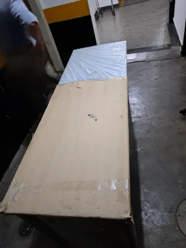 Mesa de Metal com tampo de vidro