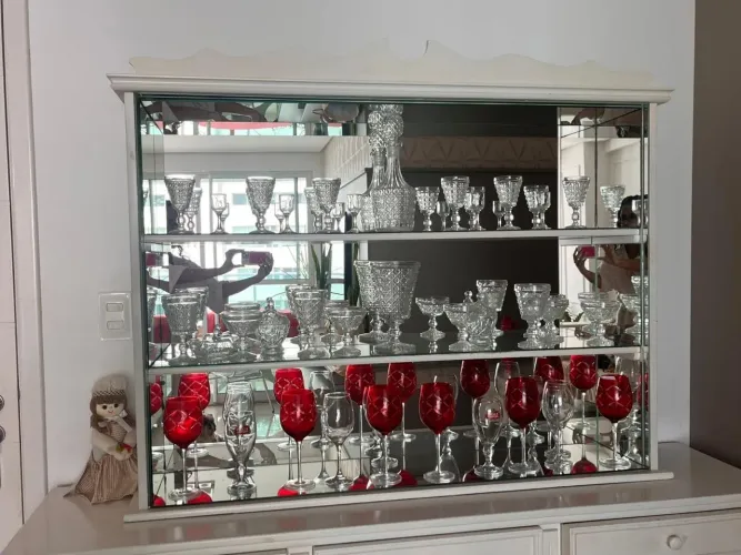 Armário de Vidro Branco - Estilo Vintage