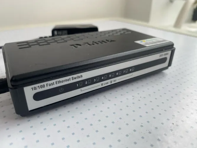 Hub Switch 8 Portas 10/100Mbits D-link DES-1008A