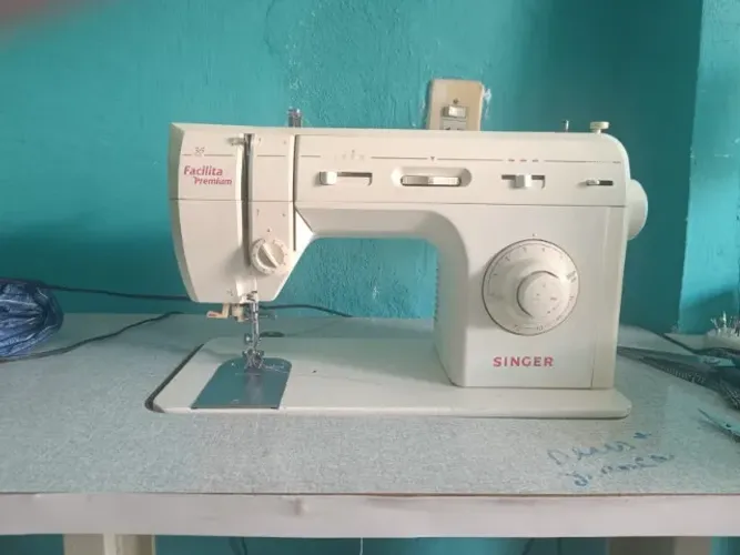 Maquina de costura Singer facilita premium 36 pontos