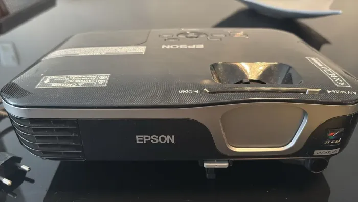 Projetor Data Show Profissional Epson w11 + 2600 Lúmens 3lcd.