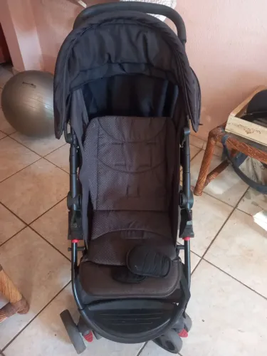 Carrinho de bebê + bebê conforto