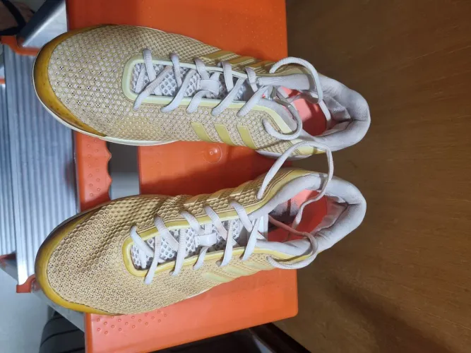 Tênis Adidas para jogar tênis modelo STELLA MCCARTNEY