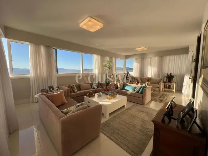 Cobertura Duplex na Beira-Mar de Florianópolis