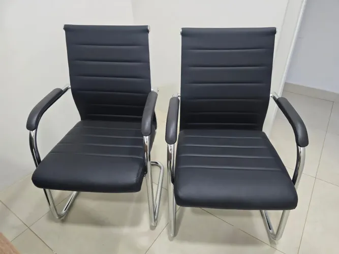 Cadeira de Escritório- Couro