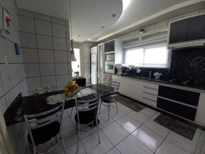 Casa à venda, 4 quartos, 1 suíte, 2 vagas, Vila Moema - Tubarão/SC