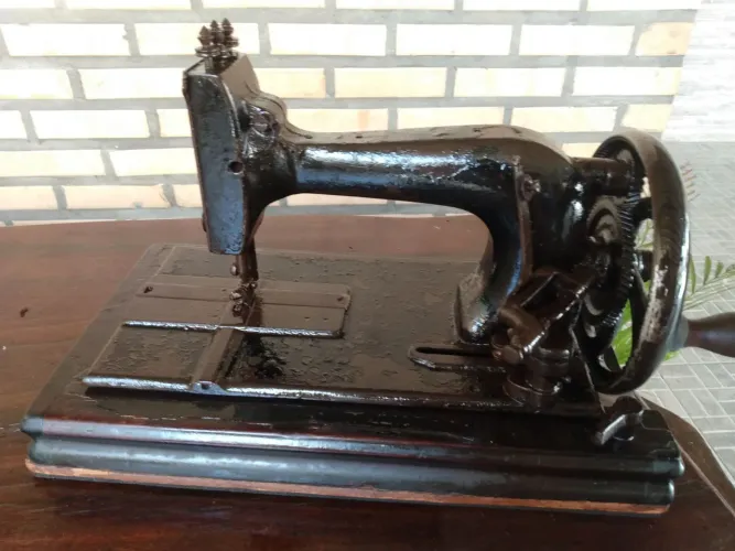 Máquina de costura antiga