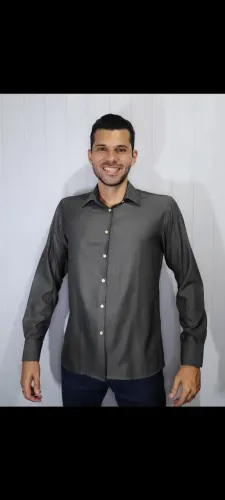 Camisa social Cinza tamanho G, bonita, elegante, confortável, sofisticada.