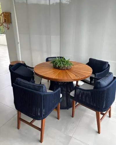 CONJUNTO MESA DE MADEIRA + 5 CADEIRAS COM BASE DE MADEIRA E CORDA NÁUTICA