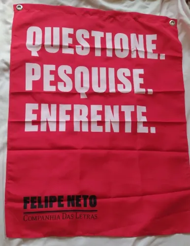 Bandeira e foto Felipe Neto
