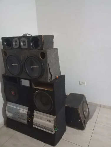 Vendo som automotivo 2 potências instaladas + 1, parcelo em até 12 x com juros da maqui