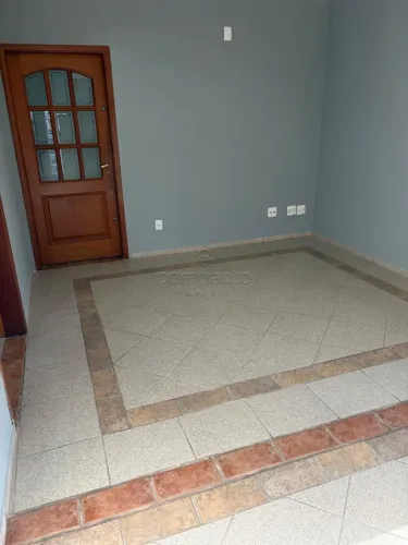 Casa Comercial Ampla | 160m² | 7 Salas | Acessibilidade Completa