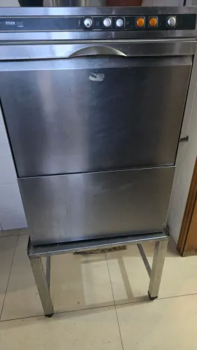 MÁQUINA DE LAVAR LOUÇA