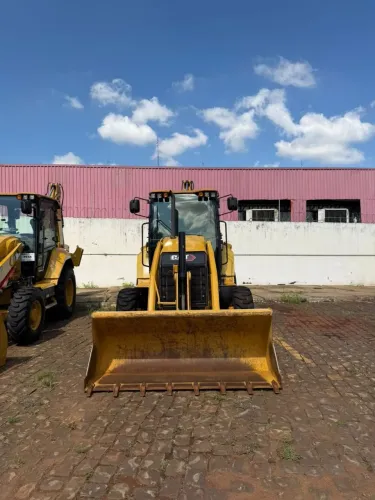RETROESCAVADEIRA CAT 416