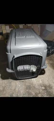 Caixa de transporte para animais de porte médio e grande,da marca Petmate Sky Kennel