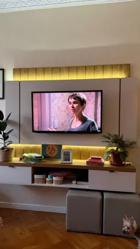 Painel de TV Ripado com Rack Suspenso 1,80m | Excelente Estado