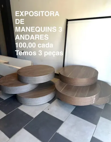 Expositor de manequim 3 andares 