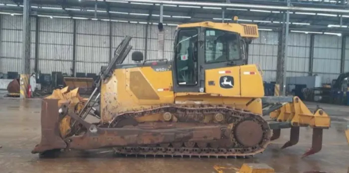 Trator de Esteira John Deere 850J ano 2022 com 6.750 horas, em SP