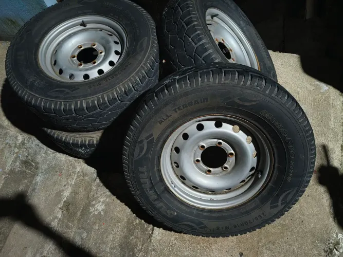 Pneu Momo M-5 All Terrain 265/70 R16 112T + Roda de Ferro Aro 16