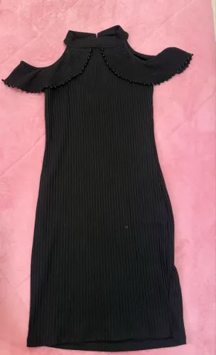 Vestido preto canelado