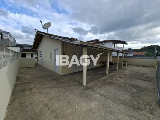 Excelente Casa 3 dormitório(s) em Vargem Pequena - Florianópolis