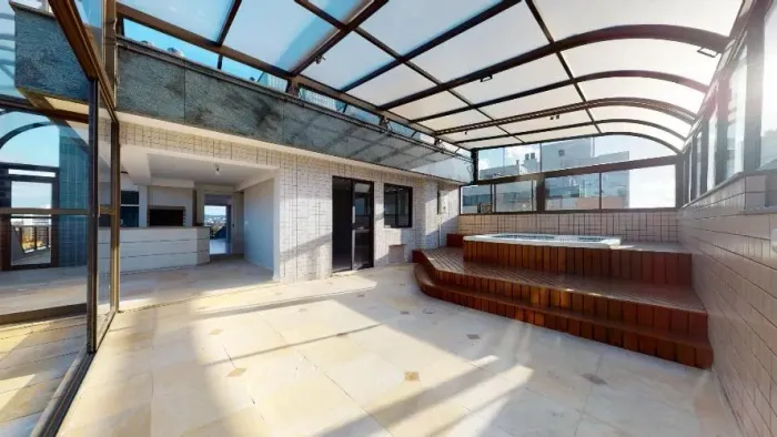 Cobertura duplex de andar inteiro, 3 dormitórios/quartos, todos suítes e com 3 vagas de ga