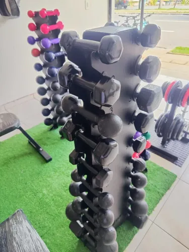 Suporte de Halteres com pesos musculação