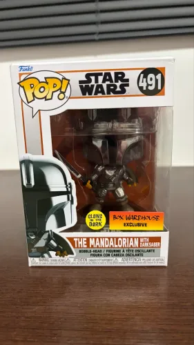 Funko pop The Mandalorian With dark saber 491