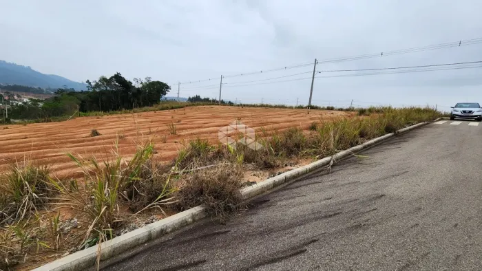 Terreno no bairro Areias do Meio, em Governador Celso Ramos - SC