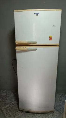 Geladeira usada funciona perfeitamente 424 L