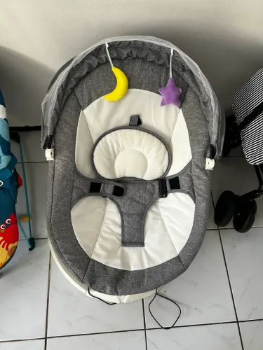 Berço Moisés/Balanço para Bebê com Música e Mosquiteiro - Até 8 kg
