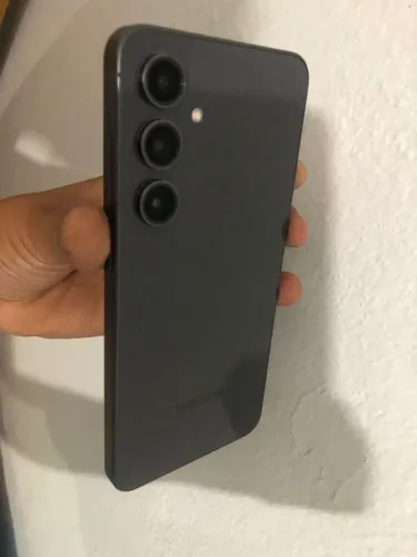 Vende-se s24fe, todo original, com 6 meses se uso, ótima câmera, acompanha caixa original